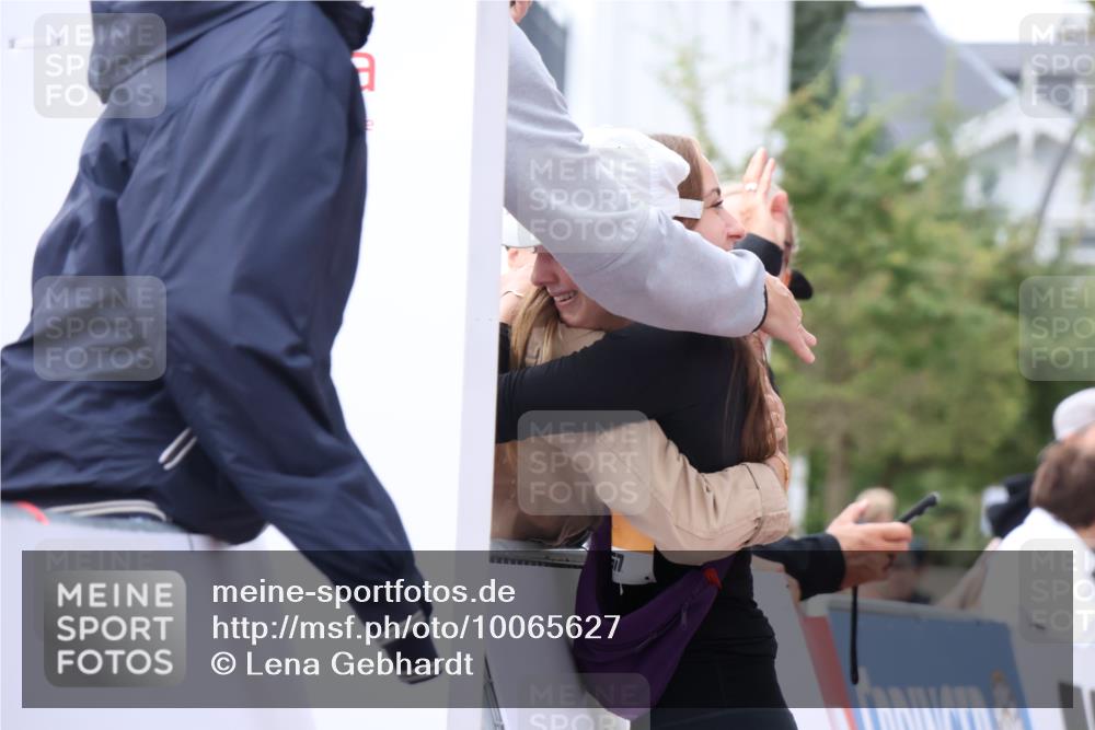 30.08.2026 - Blankeneser Heldenlauf Lena Gebhardt http://msf.ph/oto/10065627 30.08.2026 12:52:53 Ziel 2254, 4392, 4404 meine-sportfotos.de