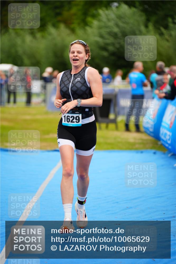 30.08.2026 - Elbe Triathlon Hamburg LAZAROV Photography http://msf.ph/oto/10065629 30.08.2026 12:14:49 Ziel 1485, 1502, 1629 meine-sportfotos.de