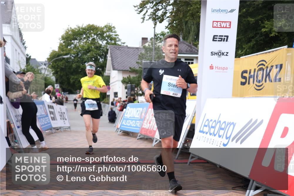 30.08.2026 - Blankeneser Heldenlauf Lena Gebhardt http://msf.ph/oto/10065630 30.08.2026 12:52:54 Ziel 2254, 4392, 4404 meine-sportfotos.de