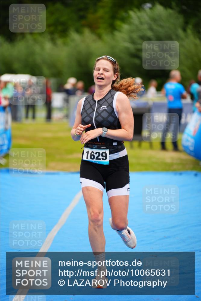 30.08.2026 - Elbe Triathlon Hamburg LAZAROV Photography http://msf.ph/oto/10065631 30.08.2026 12:14:49 Ziel 1485, 1502, 1629 meine-sportfotos.de