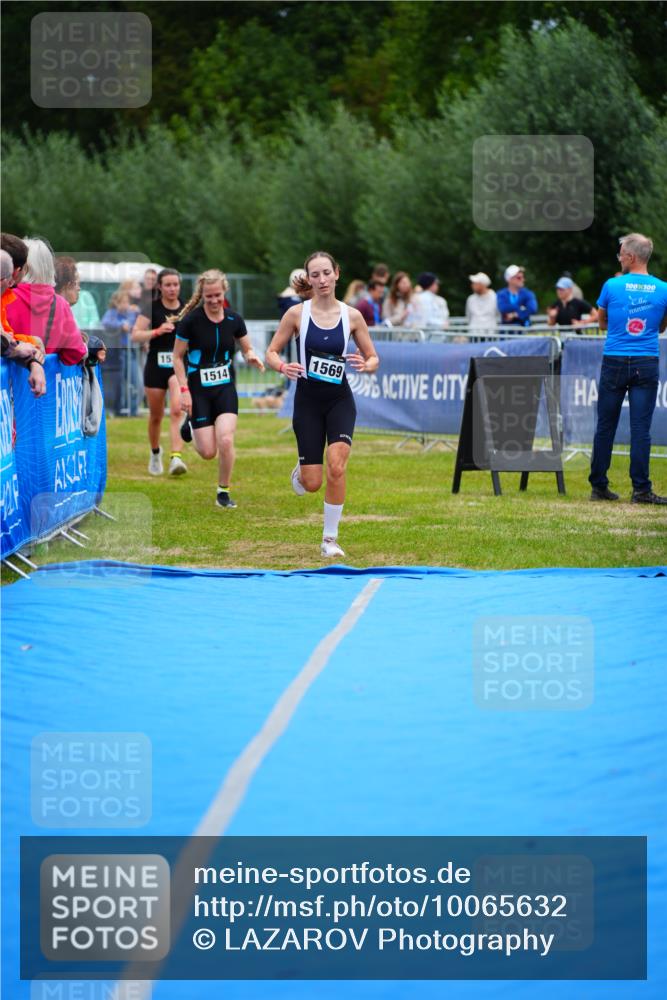 30.08.2026 - Elbe Triathlon Hamburg LAZAROV Photography http://msf.ph/oto/10065632 30.08.2026 12:15:05 Ziel 1514, 1535, 1569 meine-sportfotos.de