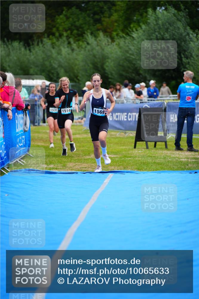30.08.2026 - Elbe Triathlon Hamburg LAZAROV Photography http://msf.ph/oto/10065633 30.08.2026 12:15:05 Ziel 1514, 1535, 1569 meine-sportfotos.de