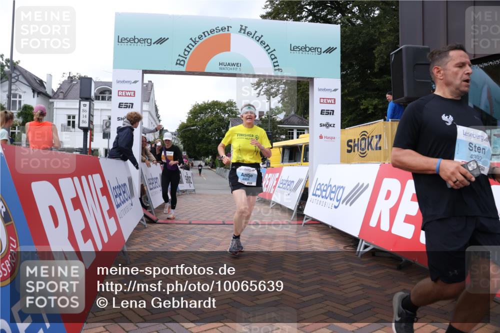 30.08.2026 - Blankeneser Heldenlauf Lena Gebhardt http://msf.ph/oto/10065639 30.08.2026 12:52:56 Ziel 2254, 4392, 4404 meine-sportfotos.de