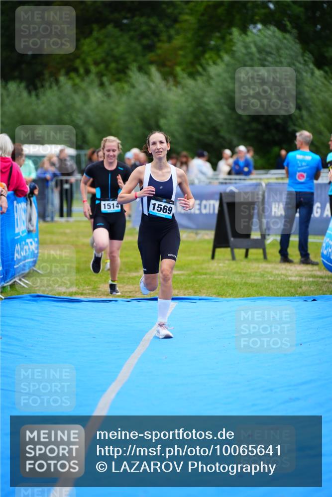 30.08.2026 - Elbe Triathlon Hamburg LAZAROV Photography http://msf.ph/oto/10065641 30.08.2026 12:15:06 Ziel 1514, 1535, 1569 meine-sportfotos.de