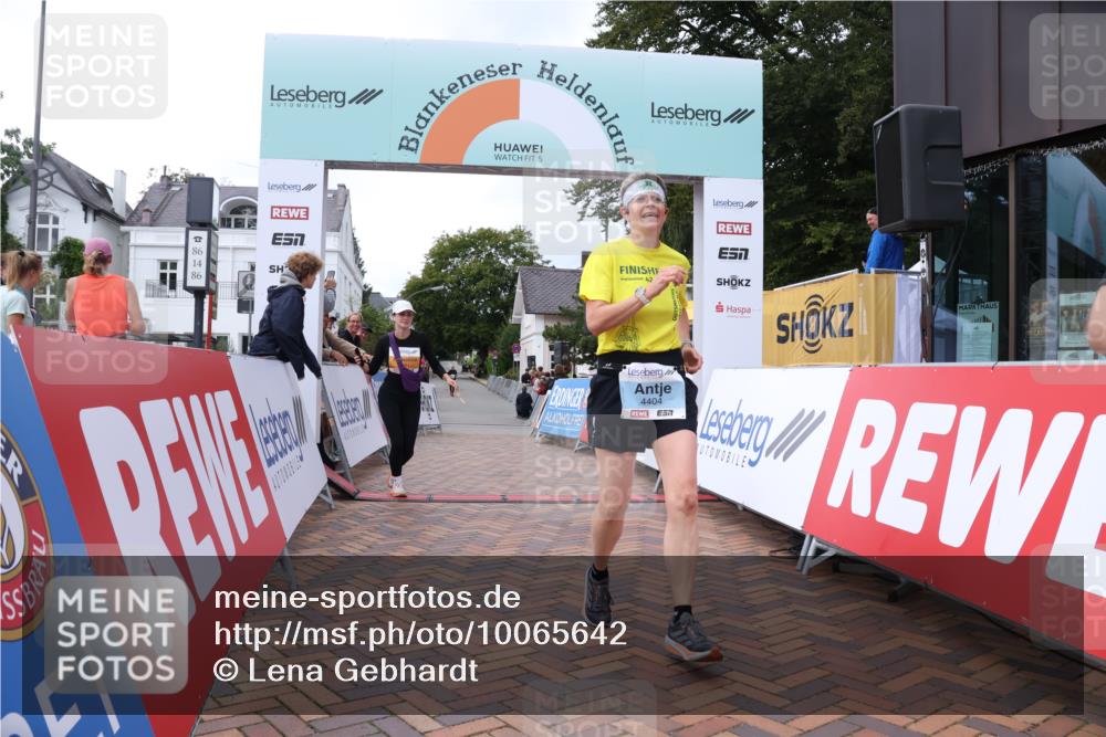 30.08.2026 - Blankeneser Heldenlauf Lena Gebhardt http://msf.ph/oto/10065642 30.08.2026 12:52:56 Ziel 2254, 4392, 4404 meine-sportfotos.de