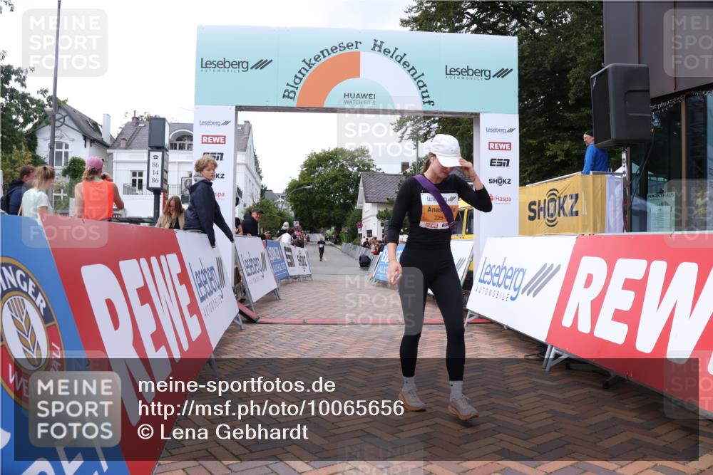 30.08.2026 - Blankeneser Heldenlauf Lena Gebhardt http://msf.ph/oto/10065656 30.08.2026 12:52:59 Ziel 2254, 4392, 4404 meine-sportfotos.de