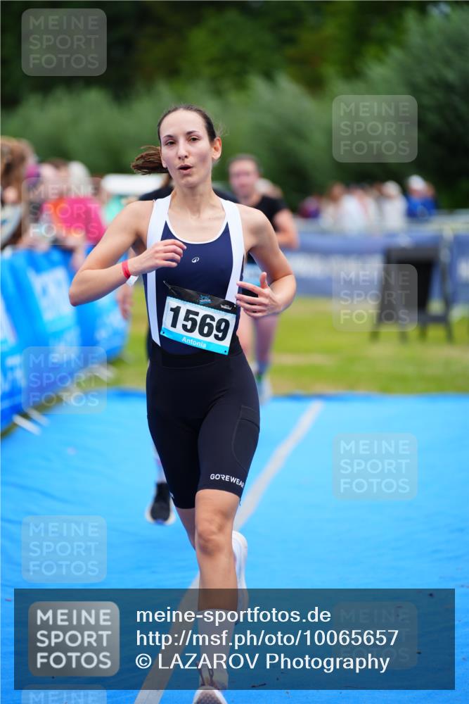 30.08.2026 - Elbe Triathlon Hamburg LAZAROV Photography http://msf.ph/oto/10065657 30.08.2026 12:15:09 Ziel 1512, 1514, 1535, 1569 meine-sportfotos.de