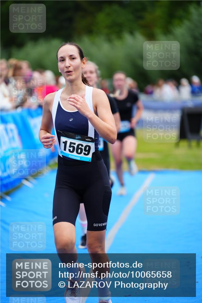 30.08.2026 - Elbe Triathlon Hamburg LAZAROV Photography http://msf.ph/oto/10065658 30.08.2026 12:15:09 Ziel 1512, 1514, 1535, 1569 meine-sportfotos.de