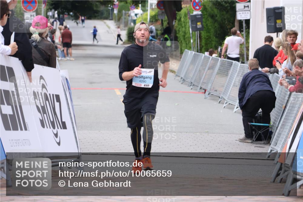 30.08.2026 - Blankeneser Heldenlauf Lena Gebhardt http://msf.ph/oto/10065659 30.08.2026 12:53:04 Ziel  meine-sportfotos.de