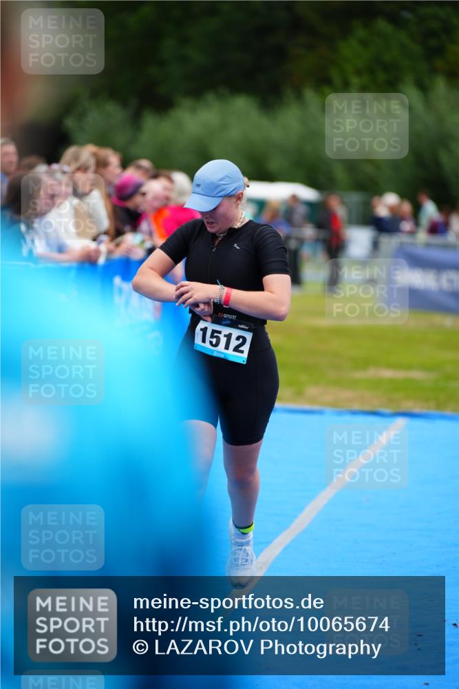 30.08.2026 - Elbe Triathlon Hamburg LAZAROV Photography http://msf.ph/oto/10065674 30.08.2026 12:15:16 Ziel 1512 meine-sportfotos.de