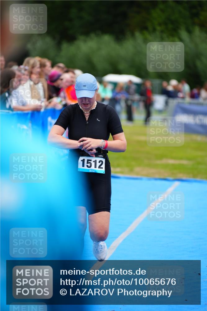 30.08.2026 - Elbe Triathlon Hamburg LAZAROV Photography http://msf.ph/oto/10065676 30.08.2026 12:15:16 Ziel 1512 meine-sportfotos.de