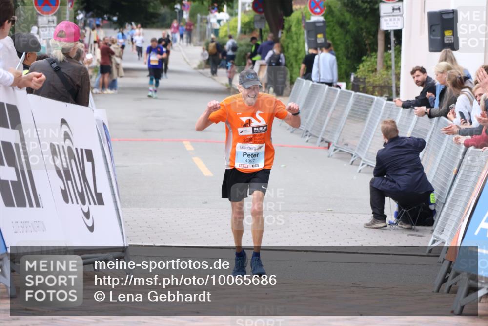30.08.2026 - Blankeneser Heldenlauf Lena Gebhardt http://msf.ph/oto/10065686 30.08.2026 12:54:09 Ziel  meine-sportfotos.de
