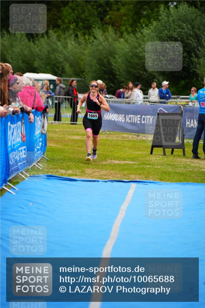 30.08.2026 - Elbe Triathlon Hamburg LAZAROV Photography http://msf.ph/oto/10065688 30.08.2026 12:15:23 Ziel 1665 meine-sportfotos.de
