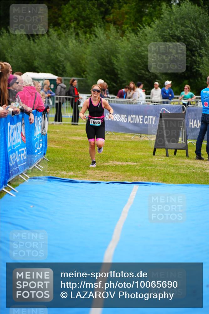 30.08.2026 - Elbe Triathlon Hamburg LAZAROV Photography http://msf.ph/oto/10065690 30.08.2026 12:15:23 Ziel 1665 meine-sportfotos.de