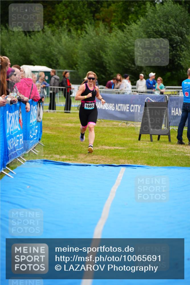 30.08.2026 - Elbe Triathlon Hamburg LAZAROV Photography http://msf.ph/oto/10065691 30.08.2026 12:15:24 Ziel 1665 meine-sportfotos.de