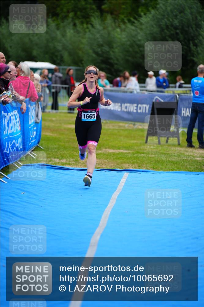 30.08.2026 - Elbe Triathlon Hamburg LAZAROV Photography http://msf.ph/oto/10065692 30.08.2026 12:15:25 Ziel 1665 meine-sportfotos.de