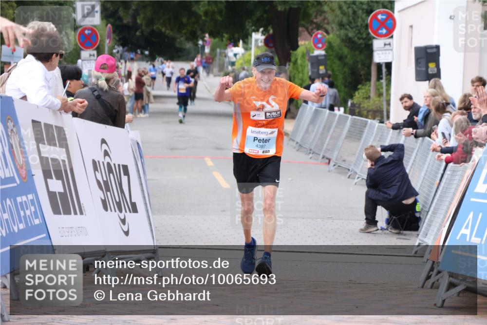30.08.2026 - Blankeneser Heldenlauf Lena Gebhardt http://msf.ph/oto/10065693 30.08.2026 12:54:11 Ziel 4397 meine-sportfotos.de
