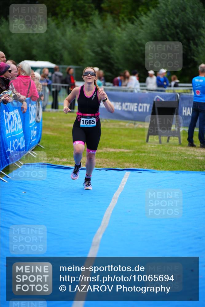 30.08.2026 - Elbe Triathlon Hamburg LAZAROV Photography http://msf.ph/oto/10065694 30.08.2026 12:15:25 Ziel 1665 meine-sportfotos.de