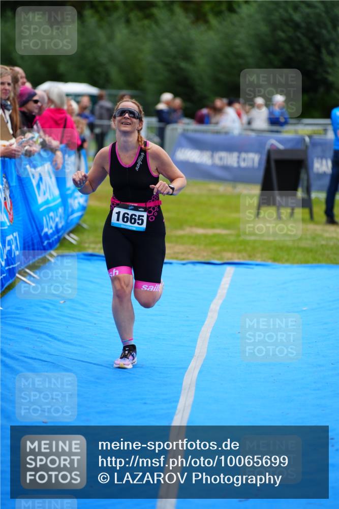 30.08.2026 - Elbe Triathlon Hamburg LAZAROV Photography http://msf.ph/oto/10065699 30.08.2026 12:15:26 Ziel 1665 meine-sportfotos.de