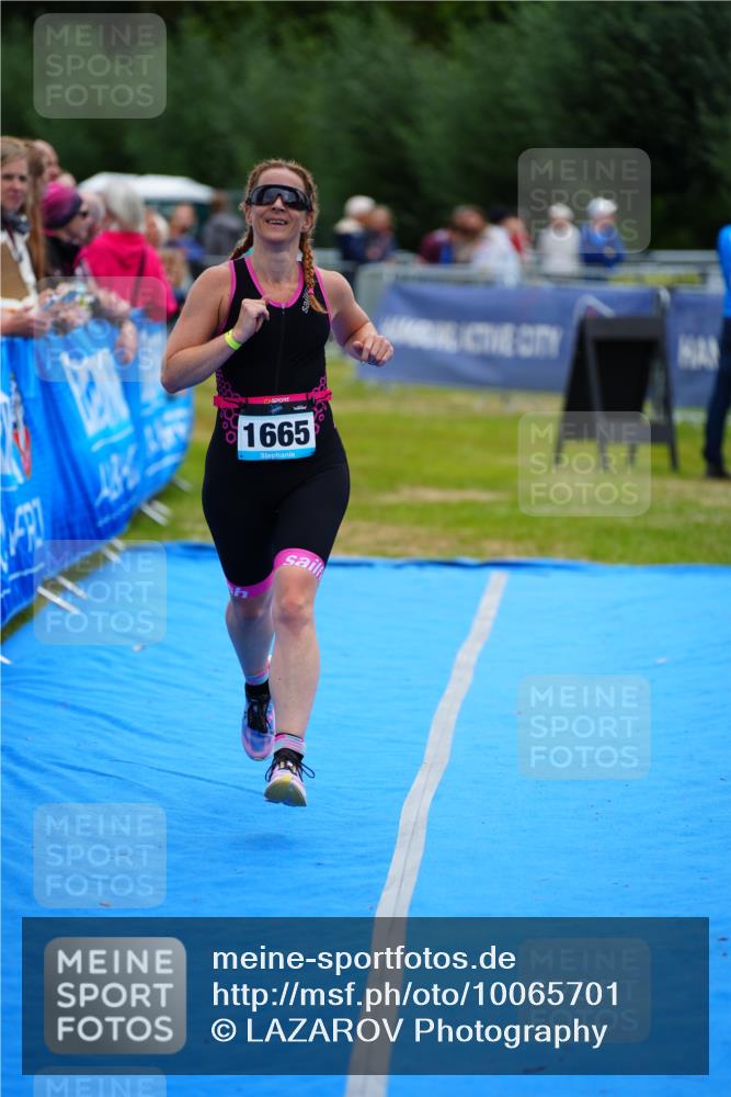 30.08.2026 - Elbe Triathlon Hamburg LAZAROV Photography http://msf.ph/oto/10065701 30.08.2026 12:15:27 Ziel 1665 meine-sportfotos.de