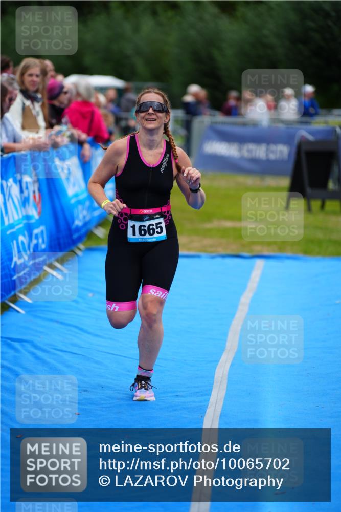 30.08.2026 - Elbe Triathlon Hamburg LAZAROV Photography http://msf.ph/oto/10065702 30.08.2026 12:15:27 Ziel 1665 meine-sportfotos.de