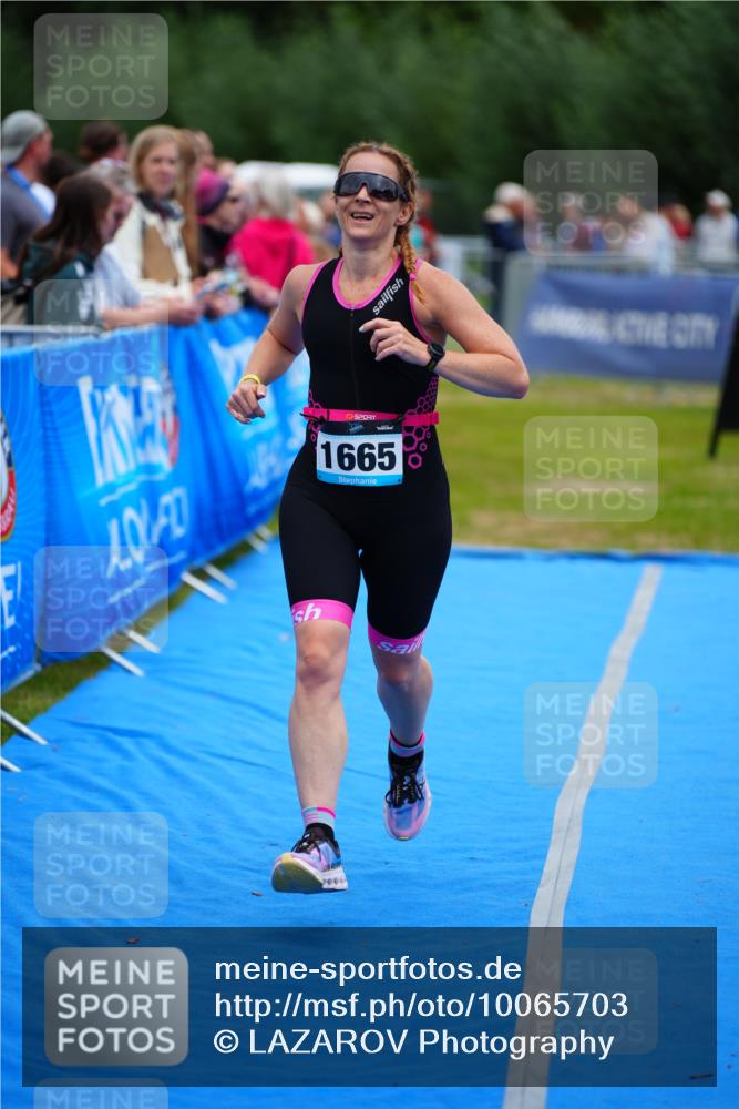 30.08.2026 - Elbe Triathlon Hamburg LAZAROV Photography http://msf.ph/oto/10065703 30.08.2026 12:15:27 Ziel 1665 meine-sportfotos.de
