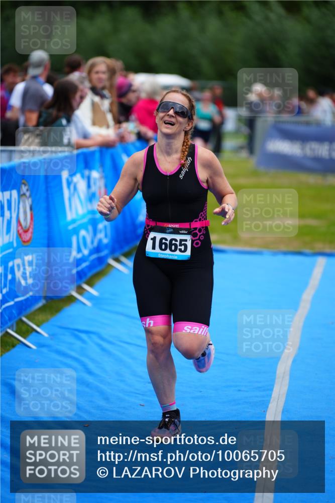 30.08.2026 - Elbe Triathlon Hamburg LAZAROV Photography http://msf.ph/oto/10065705 30.08.2026 12:15:27 Ziel 1665 meine-sportfotos.de