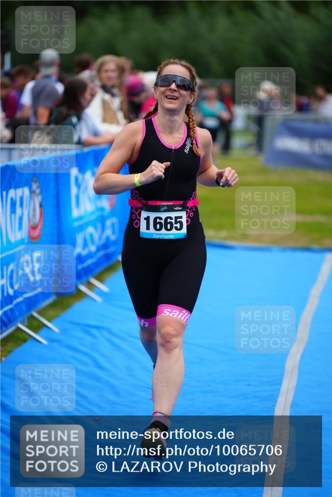 30.08.2026 - Elbe Triathlon Hamburg LAZAROV Photography http://msf.ph/oto/10065706 30.08.2026 12:15:27 Ziel 1665 meine-sportfotos.de