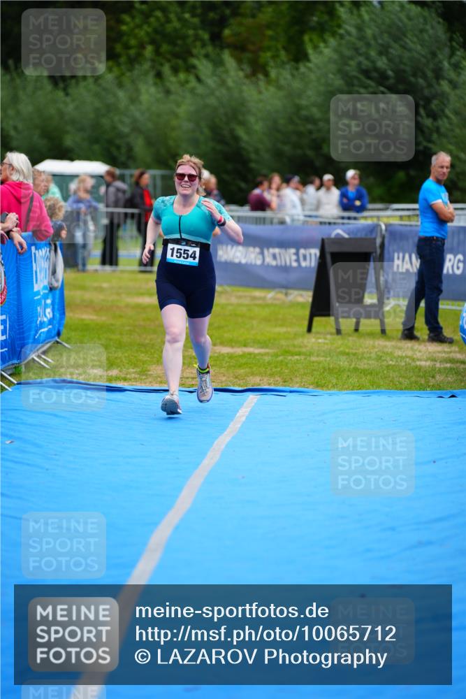 30.08.2026 - Elbe Triathlon Hamburg LAZAROV Photography http://msf.ph/oto/10065712 30.08.2026 12:15:34 Ziel 1498, 1554 meine-sportfotos.de
