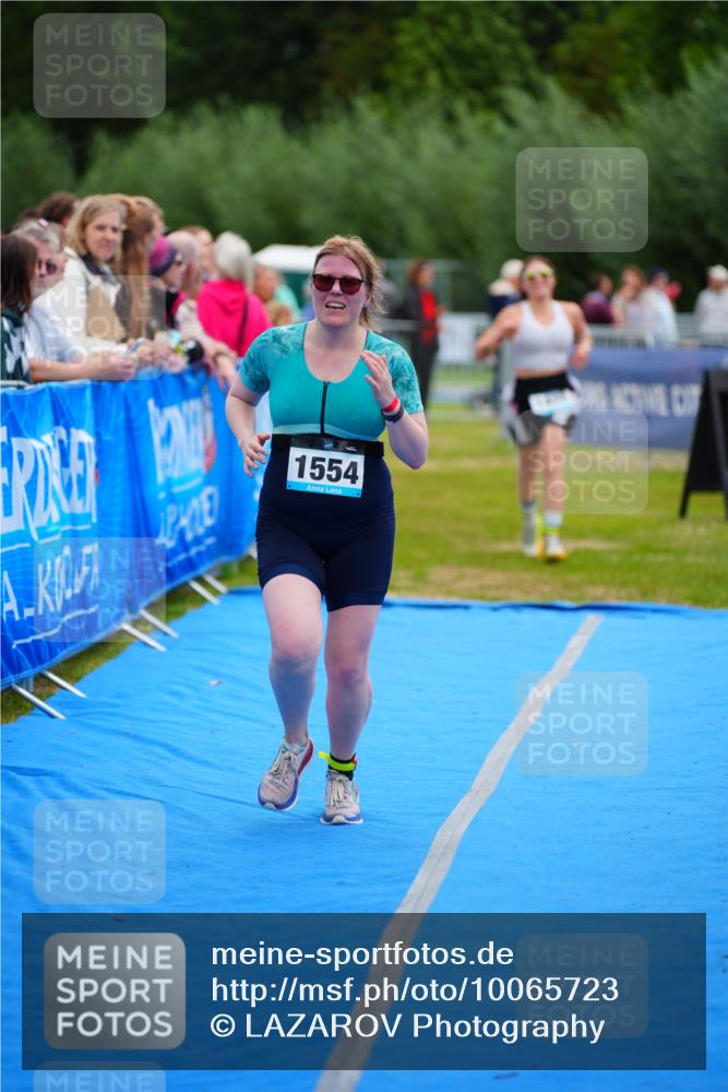 30.08.2026 - Elbe Triathlon Hamburg LAZAROV Photography http://msf.ph/oto/10065723 30.08.2026 12:15:36 Ziel 1498, 1554 meine-sportfotos.de