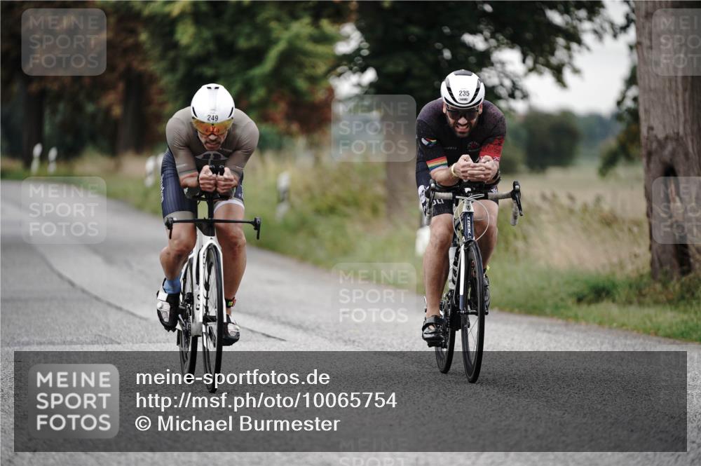 30.08.2026 - Elbe Triathlon Hamburg Michael Burmester http://msf.ph/oto/10065754 30.08.2026 09:01:17 Radfahren 235, 249, 305, 369 meine-sportfotos.de