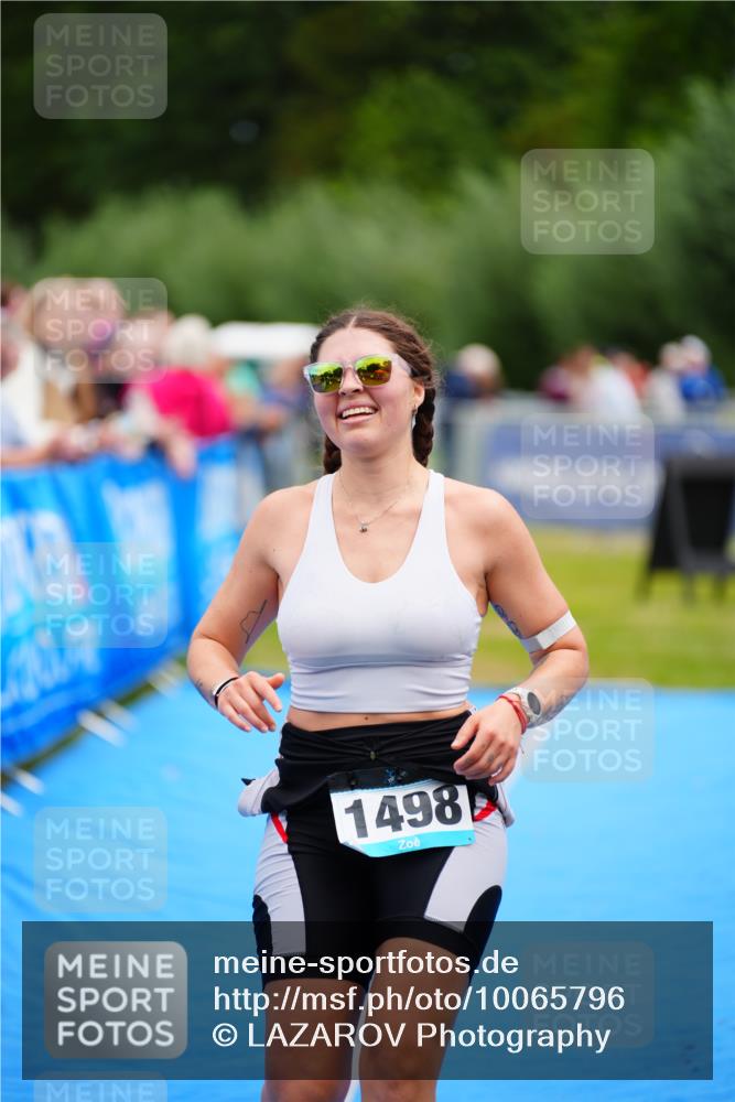 30.08.2026 - Elbe Triathlon Hamburg LAZAROV Photography http://msf.ph/oto/10065796 30.08.2026 12:15:42 Ziel 1498 meine-sportfotos.de