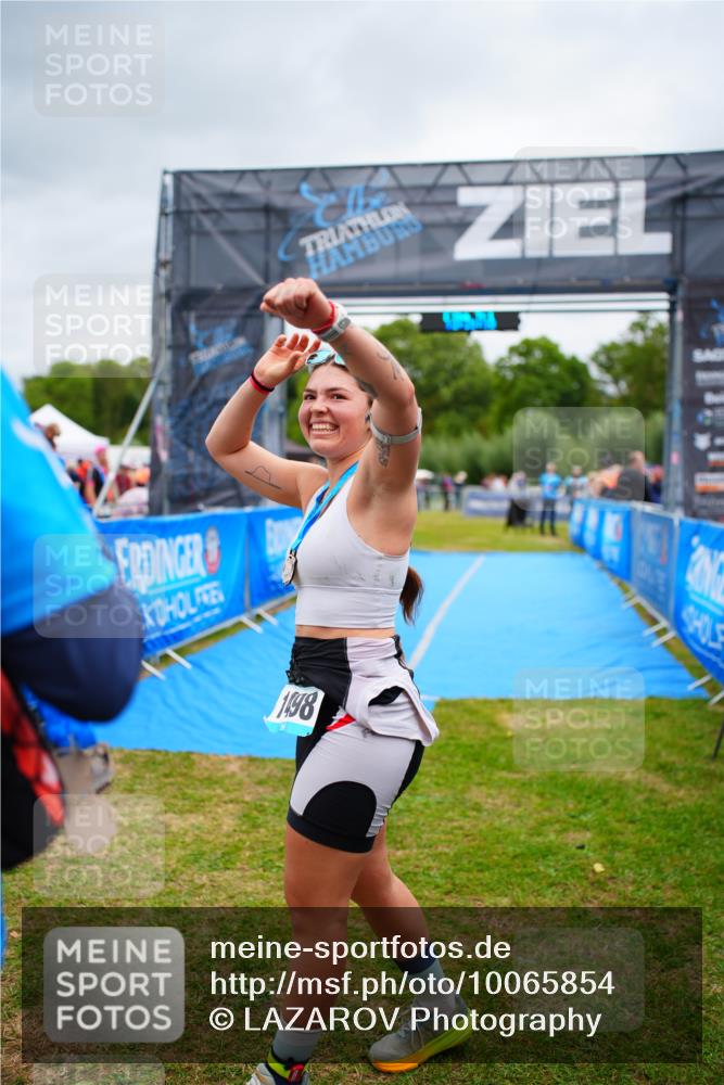 30.08.2026 - Elbe Triathlon Hamburg LAZAROV Photography http://msf.ph/oto/10065854 30.08.2026 12:15:51 Ziel  meine-sportfotos.de