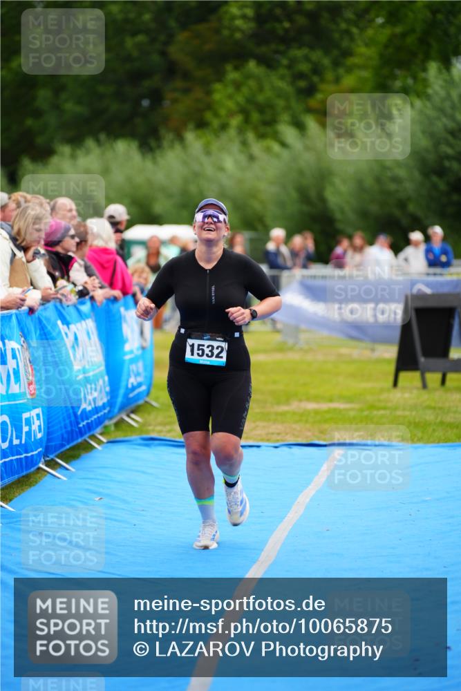 30.08.2026 - Elbe Triathlon Hamburg LAZAROV Photography http://msf.ph/oto/10065875 30.08.2026 12:16:08 Ziel 1465, 1532, 1702 meine-sportfotos.de