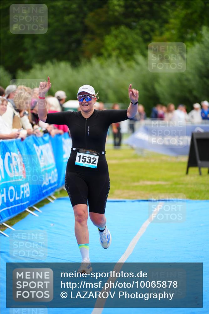 30.08.2026 - Elbe Triathlon Hamburg LAZAROV Photography http://msf.ph/oto/10065878 30.08.2026 12:16:09 Ziel 1465, 1532, 1702 meine-sportfotos.de