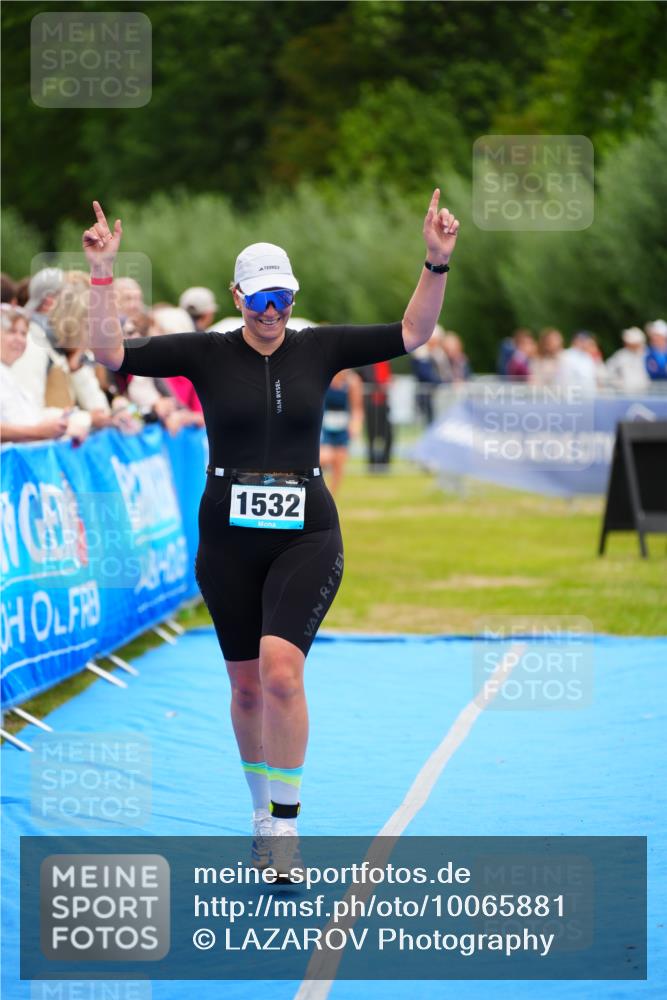 30.08.2026 - Elbe Triathlon Hamburg LAZAROV Photography http://msf.ph/oto/10065881 30.08.2026 12:16:09 Ziel 1465, 1532, 1702 meine-sportfotos.de