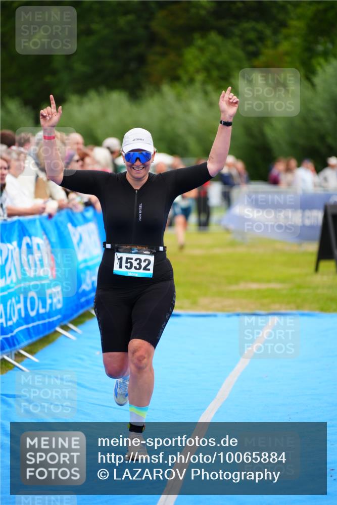 30.08.2026 - Elbe Triathlon Hamburg LAZAROV Photography http://msf.ph/oto/10065884 30.08.2026 12:16:09 Ziel 1465, 1532, 1702 meine-sportfotos.de