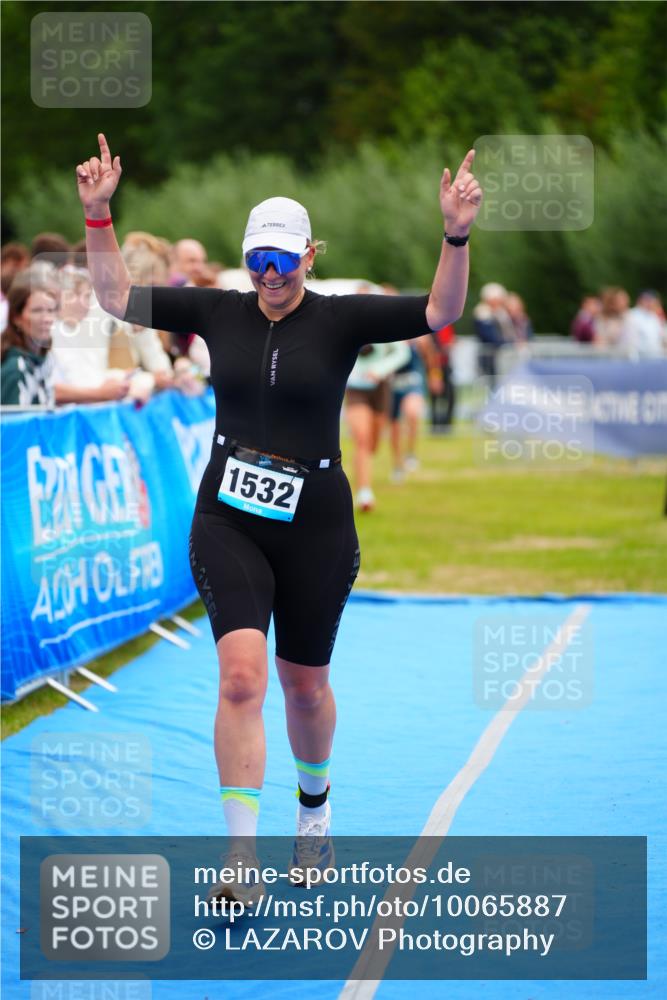 30.08.2026 - Elbe Triathlon Hamburg LAZAROV Photography http://msf.ph/oto/10065887 30.08.2026 12:16:09 Ziel 1465, 1532, 1702 meine-sportfotos.de