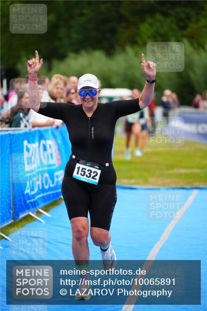 30.08.2026 - Elbe Triathlon Hamburg LAZAROV Photography http://msf.ph/oto/10065891 30.08.2026 12:16:10 Ziel 1465, 1532, 1702 meine-sportfotos.de