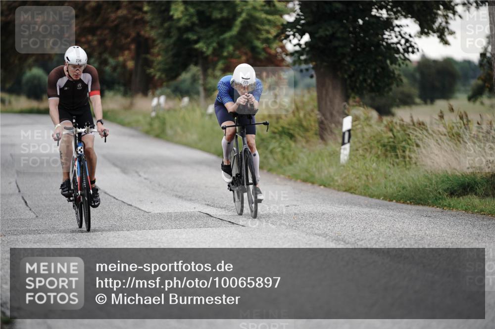 30.08.2026 - Elbe Triathlon Hamburg Michael Burmester http://msf.ph/oto/10065897 30.08.2026 09:02:45 Radfahren 225, 236 meine-sportfotos.de