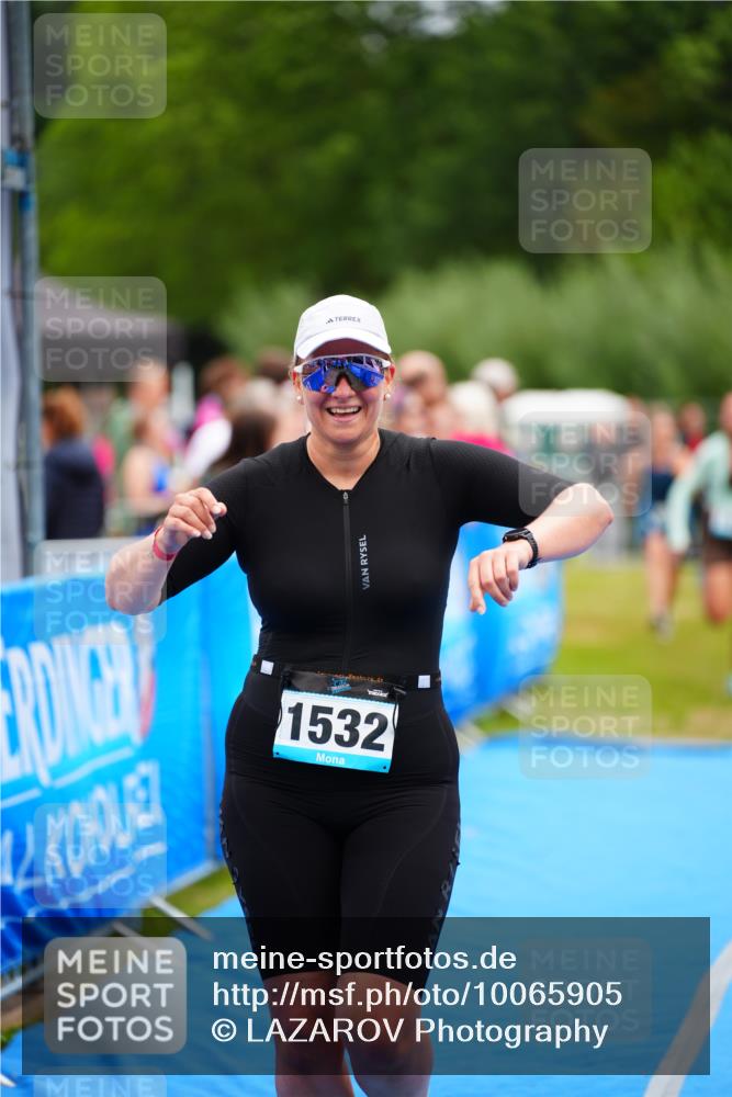 30.08.2026 - Elbe Triathlon Hamburg LAZAROV Photography http://msf.ph/oto/10065905 30.08.2026 12:16:10 Ziel 1465, 1532, 1702 meine-sportfotos.de