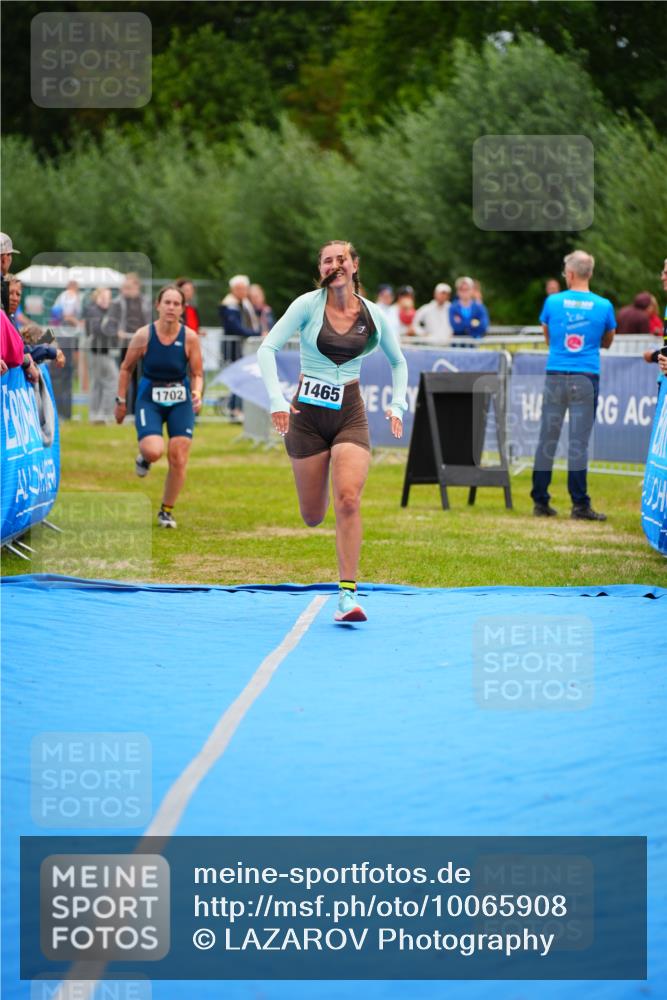 30.08.2026 - Elbe Triathlon Hamburg LAZAROV Photography http://msf.ph/oto/10065908 30.08.2026 12:16:11 Ziel 1465, 1532, 1702 meine-sportfotos.de