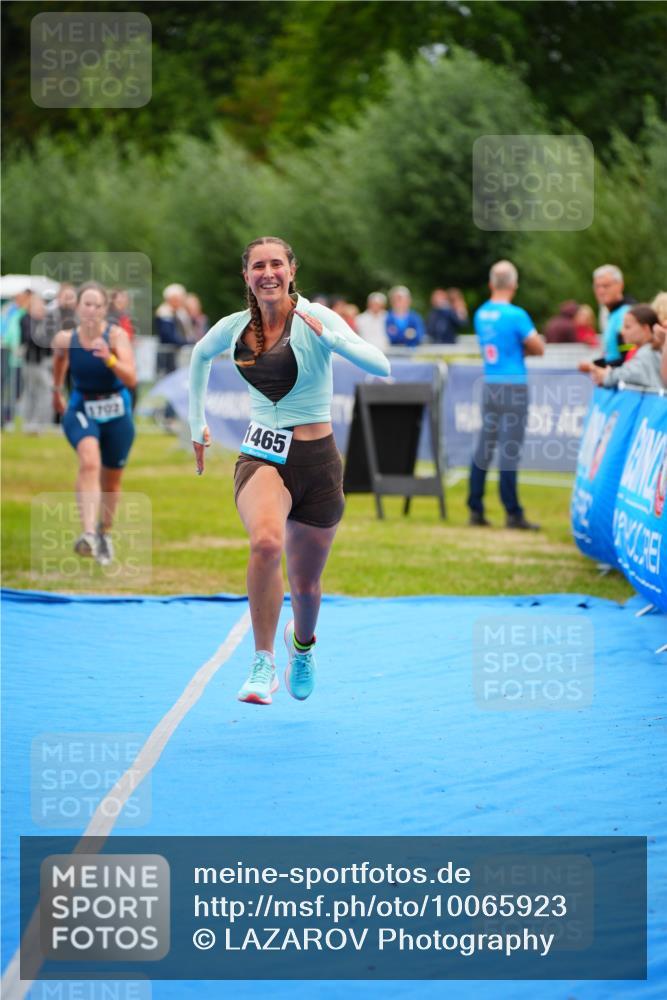 30.08.2026 - Elbe Triathlon Hamburg LAZAROV Photography http://msf.ph/oto/10065923 30.08.2026 12:16:12 Ziel 1465, 1532, 1702 meine-sportfotos.de