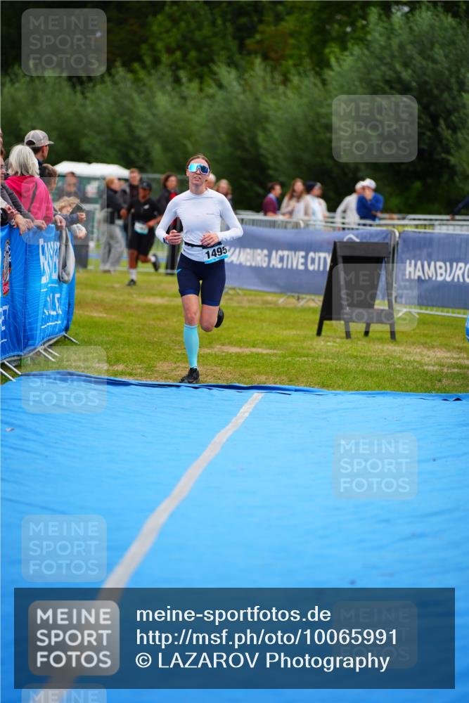 30.08.2026 - Elbe Triathlon Hamburg LAZAROV Photography http://msf.ph/oto/10065991 30.08.2026 12:16:44 Ziel 1495 meine-sportfotos.de