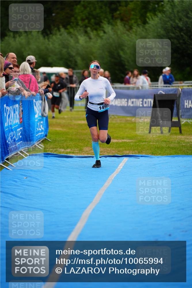 30.08.2026 - Elbe Triathlon Hamburg LAZAROV Photography http://msf.ph/oto/10065994 30.08.2026 12:16:44 Ziel 1495 meine-sportfotos.de
