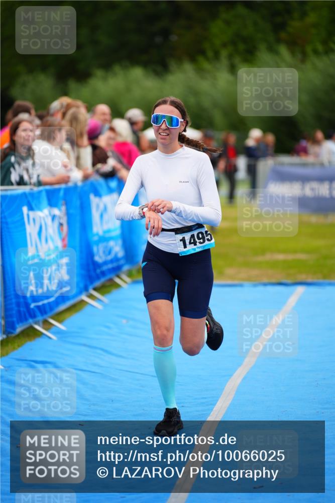 30.08.2026 - Elbe Triathlon Hamburg LAZAROV Photography http://msf.ph/oto/10066025 30.08.2026 12:16:47 Ziel 1482, 1495 meine-sportfotos.de