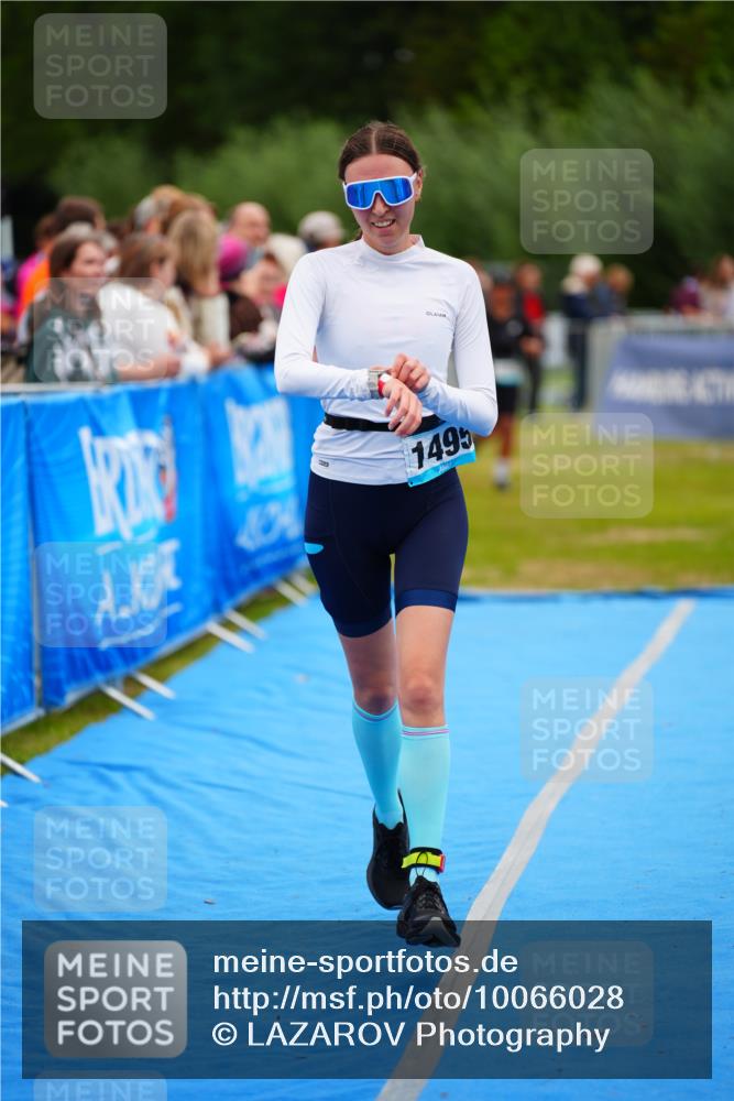 30.08.2026 - Elbe Triathlon Hamburg LAZAROV Photography http://msf.ph/oto/10066028 30.08.2026 12:16:47 Ziel 1482, 1495 meine-sportfotos.de