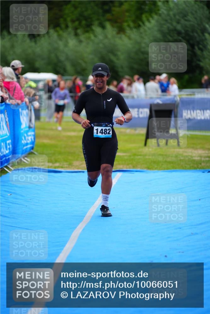 30.08.2026 - Elbe Triathlon Hamburg LAZAROV Photography http://msf.ph/oto/10066051 30.08.2026 12:16:52 Ziel 1482 meine-sportfotos.de