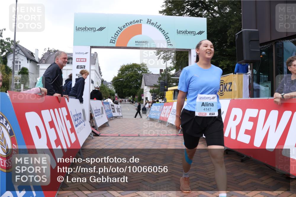 30.08.2026 - Blankeneser Heldenlauf Lena Gebhardt http://msf.ph/oto/10066056 30.08.2026 12:55:11 Ziel 2092, 4016, 4138, 4147 meine-sportfotos.de