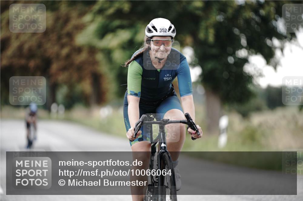 30.08.2026 - Elbe Triathlon Hamburg Michael Burmester http://msf.ph/oto/10066064 30.08.2026 09:05:21 Radfahren 218, 308, 352 meine-sportfotos.de